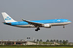 PH-AOF @ EHAM - at spl - by Ronald