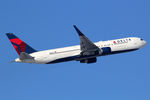 N184DN @ EHAM - at spl - by Ronald