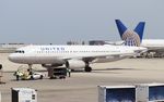 N454UA @ KORD - Airbus A320-232