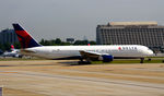 N136DL @ KATL - Taxi Atlanta - by Ronald Barker