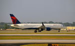 N689DL @ KATL - Taxi to gate Atlanta