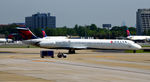 N910DE @ KATL - Taxi Atlanta - by Ronald Barker