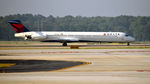 N922DL @ KATL - Landing Atlanta - by Ronald Barker