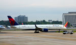 N6714Q @ KATL - Taxi Atlanta