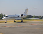 N250KC @ KPDK - Taxiing in after a positioning flight from Gwinnett County-Briscoe Field (KLZU) - by Strabanzer