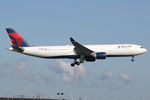N802NW @ EHAM - at spl - by Ronald