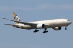 A6-DDD @ EHAM - at spl - by Ronald