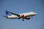 SE-ROG @ CPH - SE-ROG landing rw 04L
