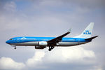 PH-BXI @ EKCH - PH-BXI landing rw 22L