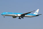 PH-BVU @ EHAM - at spl - by Ronald