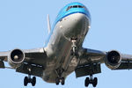 PH-KCD @ EHAM - at spl - by Ronald
