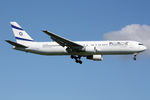 4X-EAK @ EHAM - at spl - by Ronald
