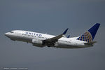 N27733 @ KEWR - Boeing 737-724 - United Airlines  C/N 28800, N27733