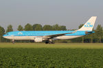 PH-AOI @ EHAM - at spl - by Ronald
