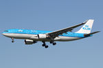PH-AOE @ EHAM - at spl - by Ronald