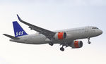 SE-DOX @ CPH - Copenhagen 10.8.2021 on final to R-12 - by leo larsen