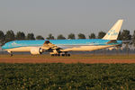 PH-BVU @ EHAM - at spl - by Ronald