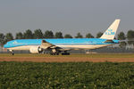 PH-BVW @ EHAM - at spl - by Ronald