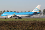 PH-BFN @ EHAM - at spl - by Ronald