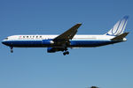 N660UA @ EGLL - at lhr - by Ronald