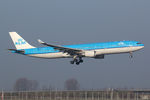 PH-AKD @ EHAM - at spl - by Ronald