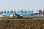 PH-BVB @ EHAM - at spl - by Ronald