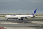 N684UA @ KSFO - Sky Terrace SFO 2021.