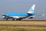 PH-BFK @ EHAM - at spl - by Ronald