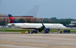 N392DN @ KATL - Taxi Atlanta - by Ronald Barker