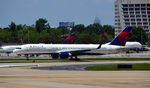 N696DL @ KATL - Taxi Atlanta