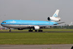 PH-KCH @ EHAM - at spl - by Ronald