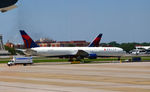 N833MH @ KATL - Taxi Atlanta