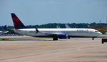 N929DZ @ KATL - Taxi Atlanta