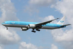 PH-BVB @ EHAM - at spl - by Ronald