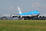 PH-BFI @ EHAM - at spl - by Ronald