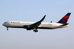 N196DN @ EHAM - at spl - by Ronald
