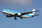 PH-AOB @ EHAM - at spl - by Ronald