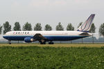 N655UA @ EHAM - at spl - by Ronald