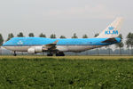 PH-BFV @ EHAM - at spl - by Ronald