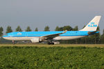 PH-AOB @ EHAM - at spl - by Ronald