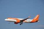 HB-AYQ @ EKCH - HB-AYQ landing rw 22L