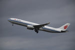 B-5947 @ EKCH - B-5947 take of rw 22R