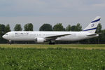 4X-EAK @ EHAM - at spl - by Ronald