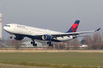 N802NW @ EHAM - at spl - by Ronald