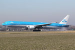 PH-BVV @ EHAM - at spl - by Ronald