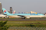 HL7587 @ RJAA - at nrt - by Ronald