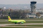F-WWIU @ LFBO - Airbus A320-214 (cn 5106), Taxiing, Toulouse Blagnac Airport (LFBO-TLS) - by Yves-Q