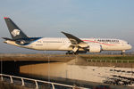 N438AM @ EHAM - at spl - by Ronald