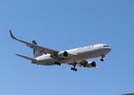 N673UA @ KORD - Boeing 767-322 - by Mark Pasqualino