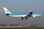 PH-AKF @ EHAM - at spl - by Ronald